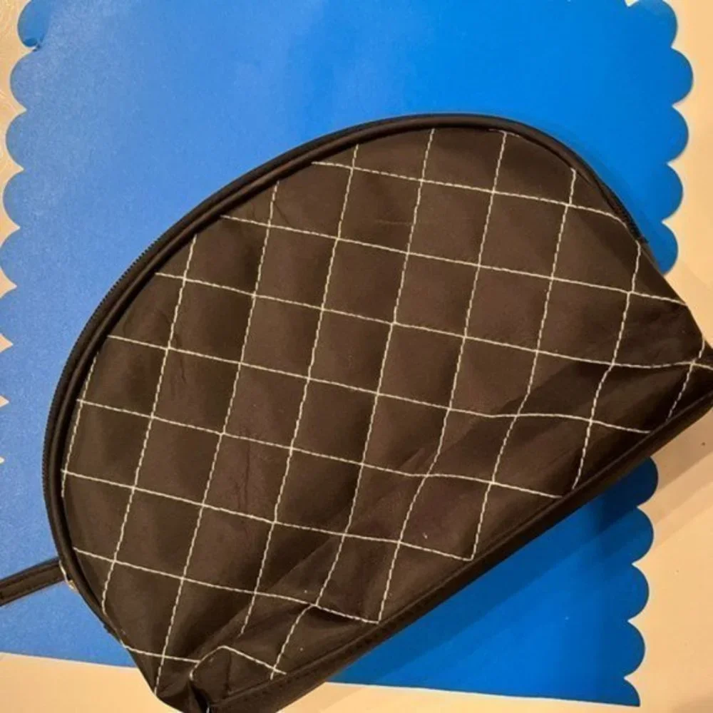 Bloomingdales Make-Up / Travel Bag (New) (Home dec-x)‎